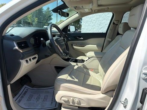 Used 2020 GMC Acadia Denali w/ Technology Package FWD image 14
