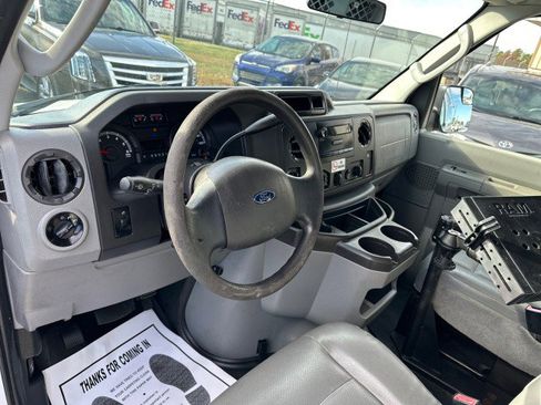 Used 2014 Ford E-250 and Econoline 250 w/ Power Group image 17