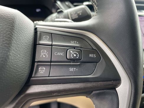 Used 2022 Jeep Grand Cherokee L Limited w/ Luxury Tech Group II AWD/4WD image 8