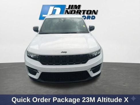 Used 2024 Jeep Grand Cherokee Altitude AWD/4WD image 3