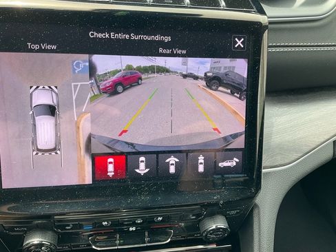 Used 2023 Jeep Grand Cherokee L Limited w/ Luxury Tech Group II image 10