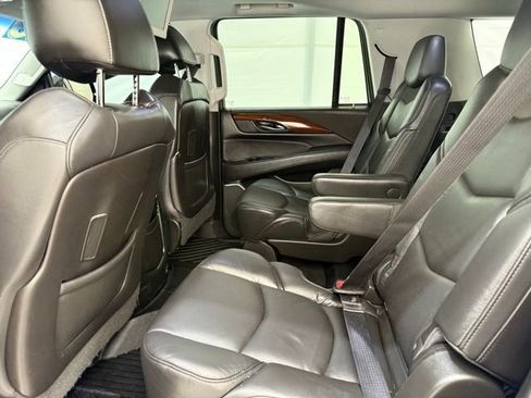 Used 2018 Cadillac Escalade Premium Luxury image 15