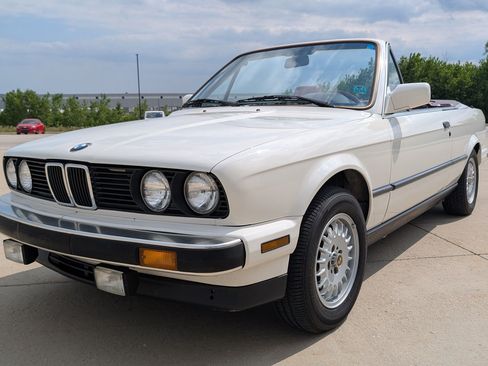 Used 1987 BMW 325i Convertible RWD image 3