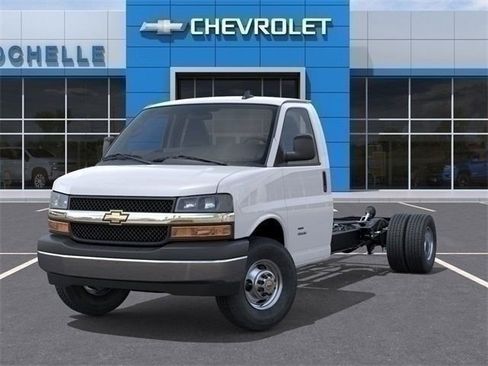 New 2025 Chevrolet Express 4500 4500 Series w/ Power Convenience Package image 6