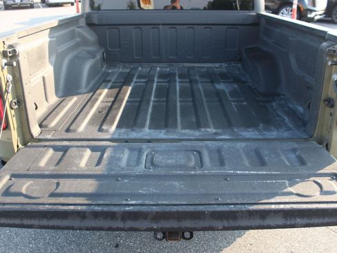 Used 2025 Jeep Gladiator Rubicon w/ Convenience Group AWD/4WD image 12