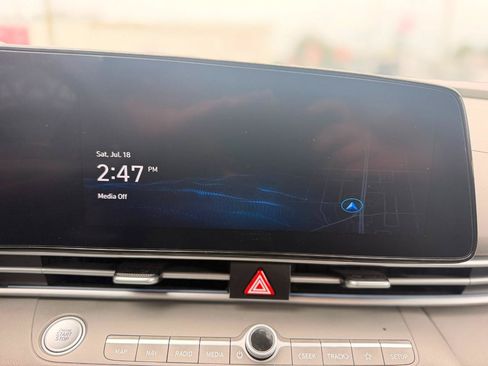 Used 2024 Hyundai Elantra SEL FWD image 17