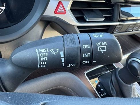 Certified 2024 Toyota Sienna XLE image 30