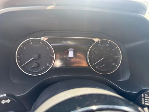 Used 2022 Nissan Rogue SV w/ SV Premium Package FWD image 16