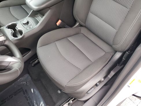 Used 2023 GMC Terrain SLE w/ Driver Convenience Package image 21