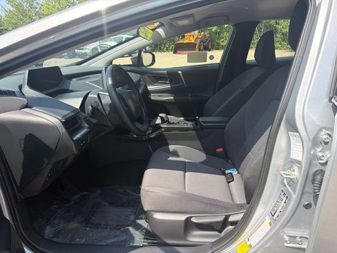 Used 2025 Toyota Prius LE FWD image 23