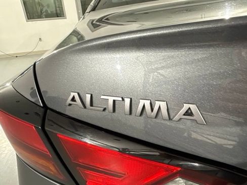 Used 2024 Nissan Altima 2.5 SV FWD image 8