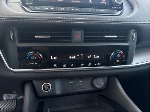 Used 2023 Nissan Rogue SV image 25