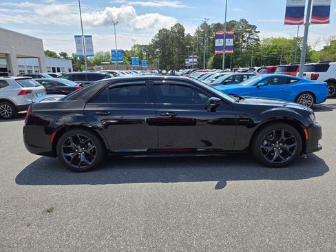 Used 2022 Chrysler 300 S w/ Safetytec Plus Group RWD image 4