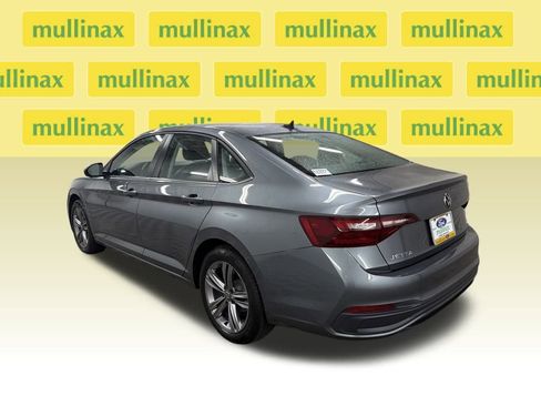 Used 2022 Volkswagen Jetta SE image 9