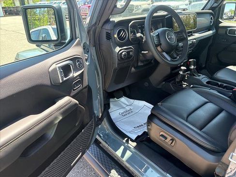 Used 2025 Jeep Gladiator Sport w/ Premium Package AWD/4WD image 11