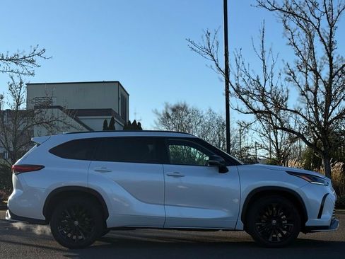 Used 2023 Toyota Highlander XSE image 6