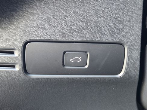 Used 2025 Volvo XC40 B5 Core w/ Protection Package Premier image 31