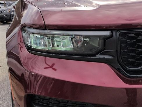 New 2025 Jeep Grand Cherokee Altitude image 9