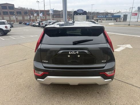 Used 2023 Kia Niro EX w/ EX Cold Weather Package image 5