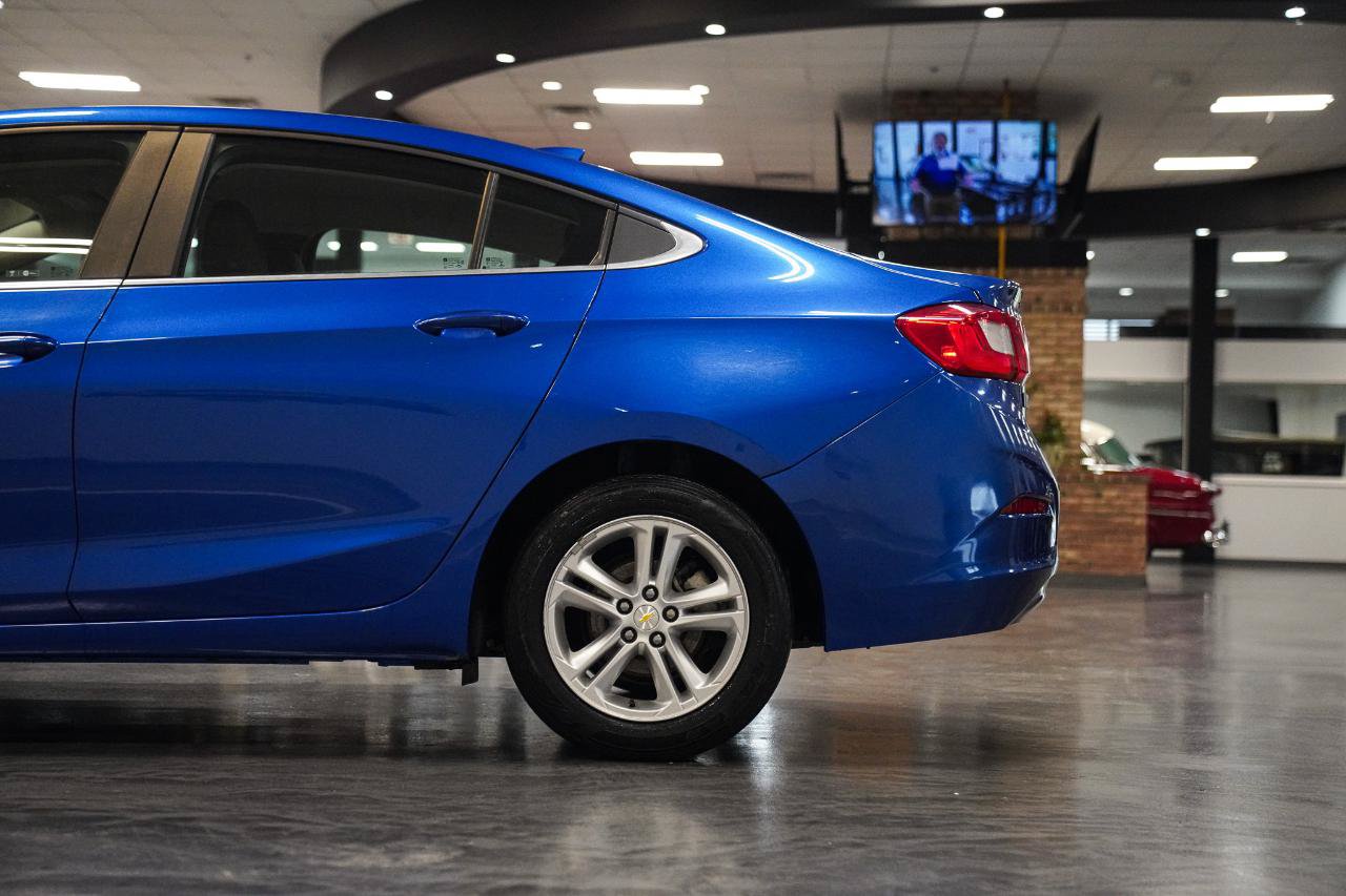 Used 2017 Chevrolet Cruze LT FWD image 8