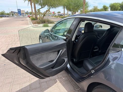 Used 2018 Tesla Model 3 Long Range RWD image 10