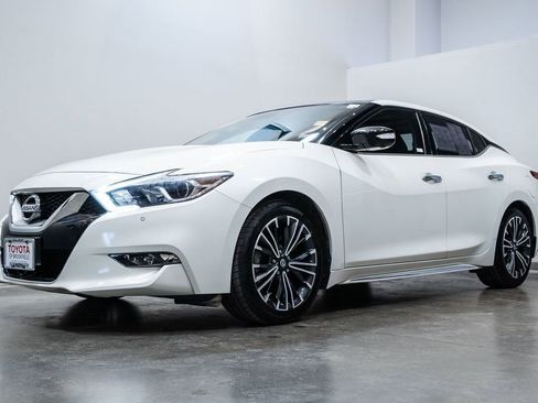 Used 2017 Nissan Maxima Platinum w/ Medallion Package image 3
