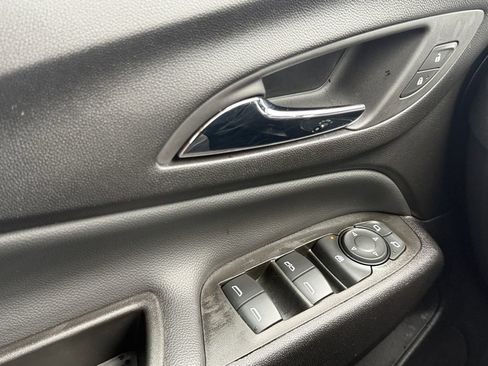 Used 2024 Chevrolet Equinox LT FWD image 11