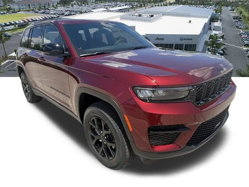 New 2025 Jeep Grand Cherokee Altitude image 2