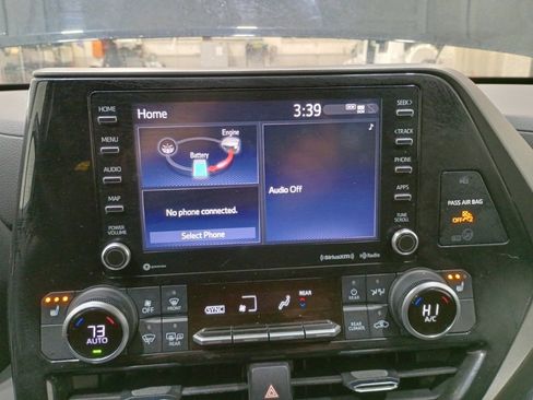 Used 2021 Toyota Highlander XLE image 17