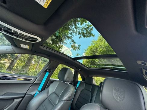 Certified 2023 Porsche Macan AWD/4WD image 17