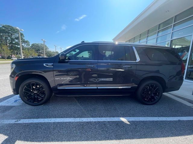 Used 2023 GMC Yukon XL SLT RWD image 3