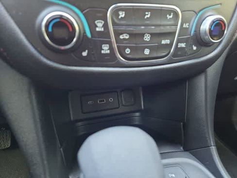 Used 2023 Chevrolet Equinox RS FWD image 30