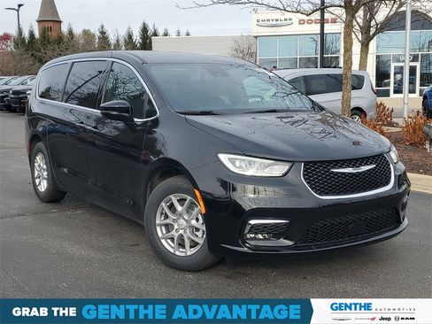 New 2026 Chrysler Pacifica Select image 32