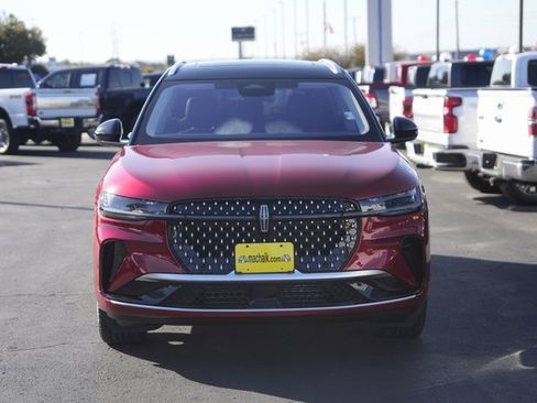 Used 2025 Lincoln Nautilus Reserve image 3