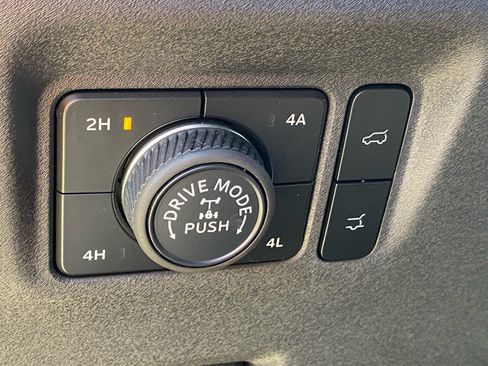 Used 2025 Ford Expedition Tremor AWD/4WD image 14