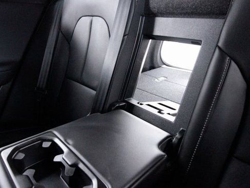 Certified 2025 Volvo XC40 B5 Plus image 31