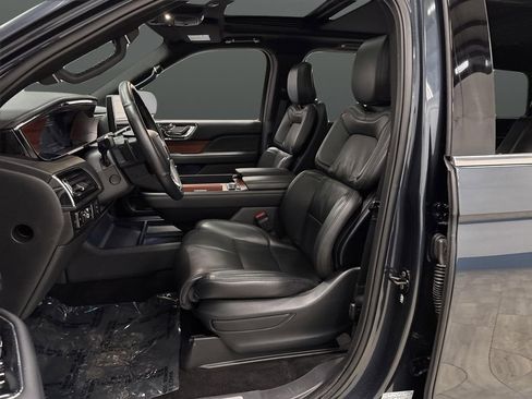 Used 2024 Lincoln Navigator Premiere image 4