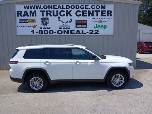 Used 2023 Jeep Grand Cherokee L Laredo RWD image 2