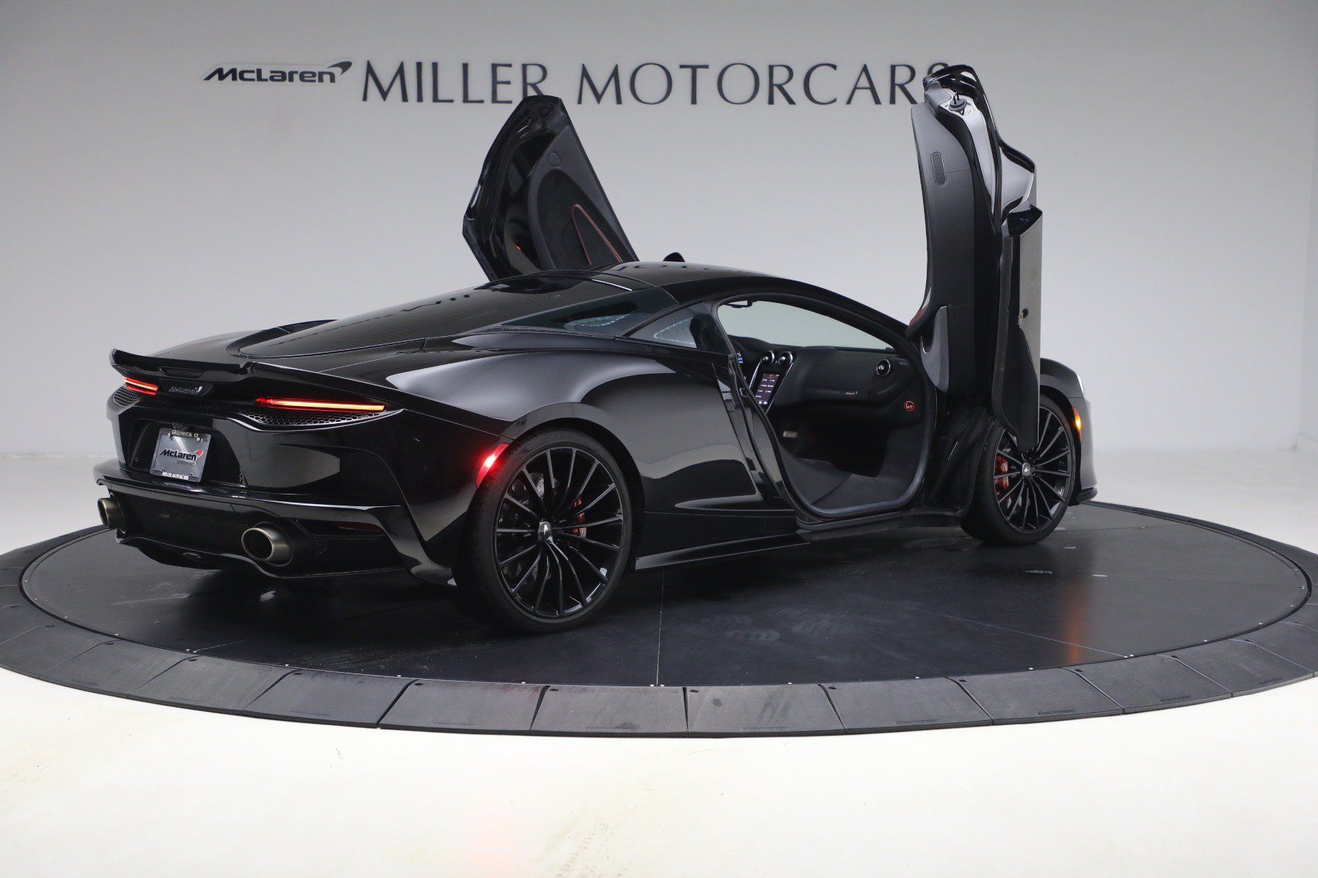 Used 2023 McLaren GT RWD image 18
