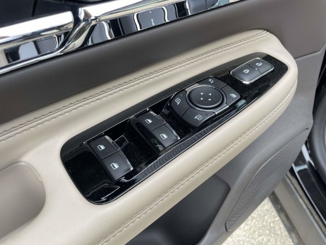 Used 2024 Lincoln Corsair Grand Touring AWD/4WD image 18