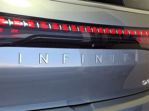 Certified 2025 INFINITI QX80 Sensory image 30