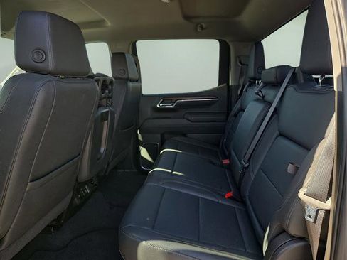Used 2025 GMC Sierra 1500 SLT AWD/4WD image 15