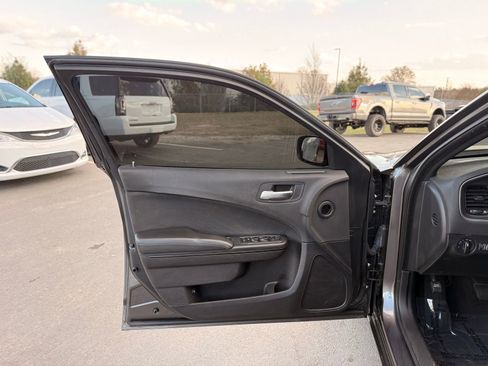 Used 2018 Dodge Charger SXT w/ Blacktop Package image 14