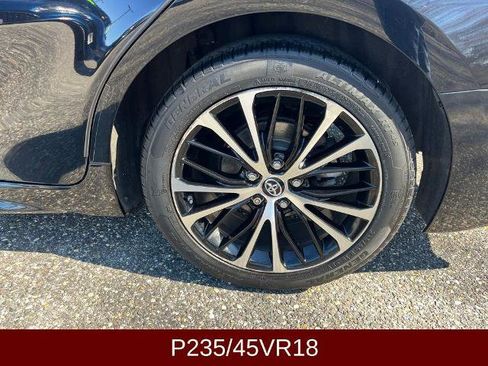 Used 2018 Toyota Camry SE w/ Convenience Package FWD image 18