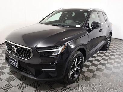 Used 2025 Volvo XC40 B5 Core