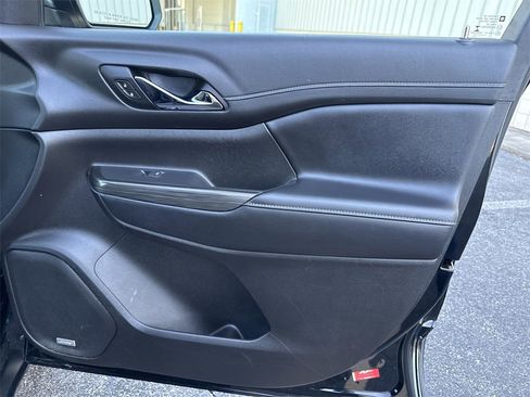 Used 2021 GMC Acadia SLT image 14