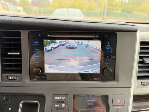 Used 2015 Toyota Sienna XLE w/ XLE Navigation Package FWD image 22