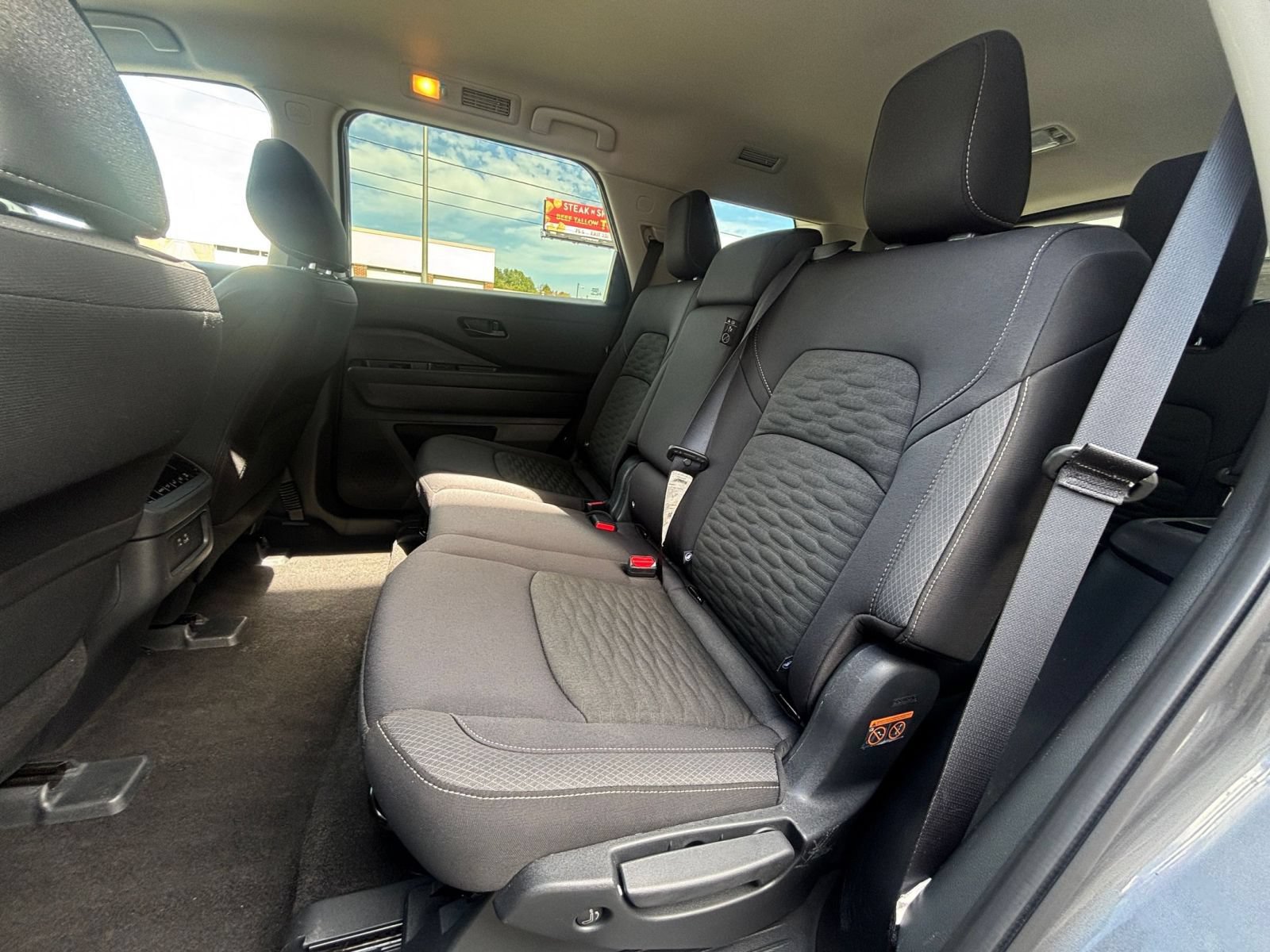 Used 2025 Nissan Pathfinder SV AWD/4WD image 27
