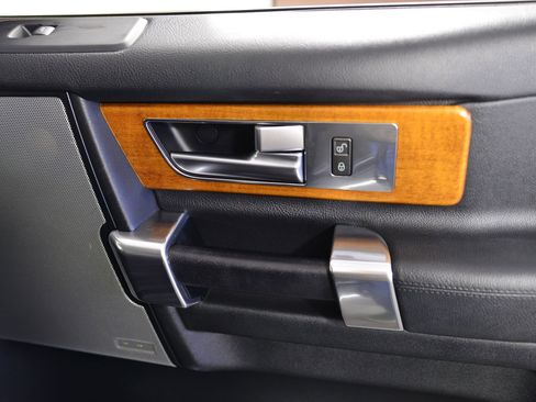 Used 2016 Land Rover LR4 image 9