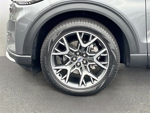 Used 2025 Ford Explorer Platinum w/ Ultimate Package image 30